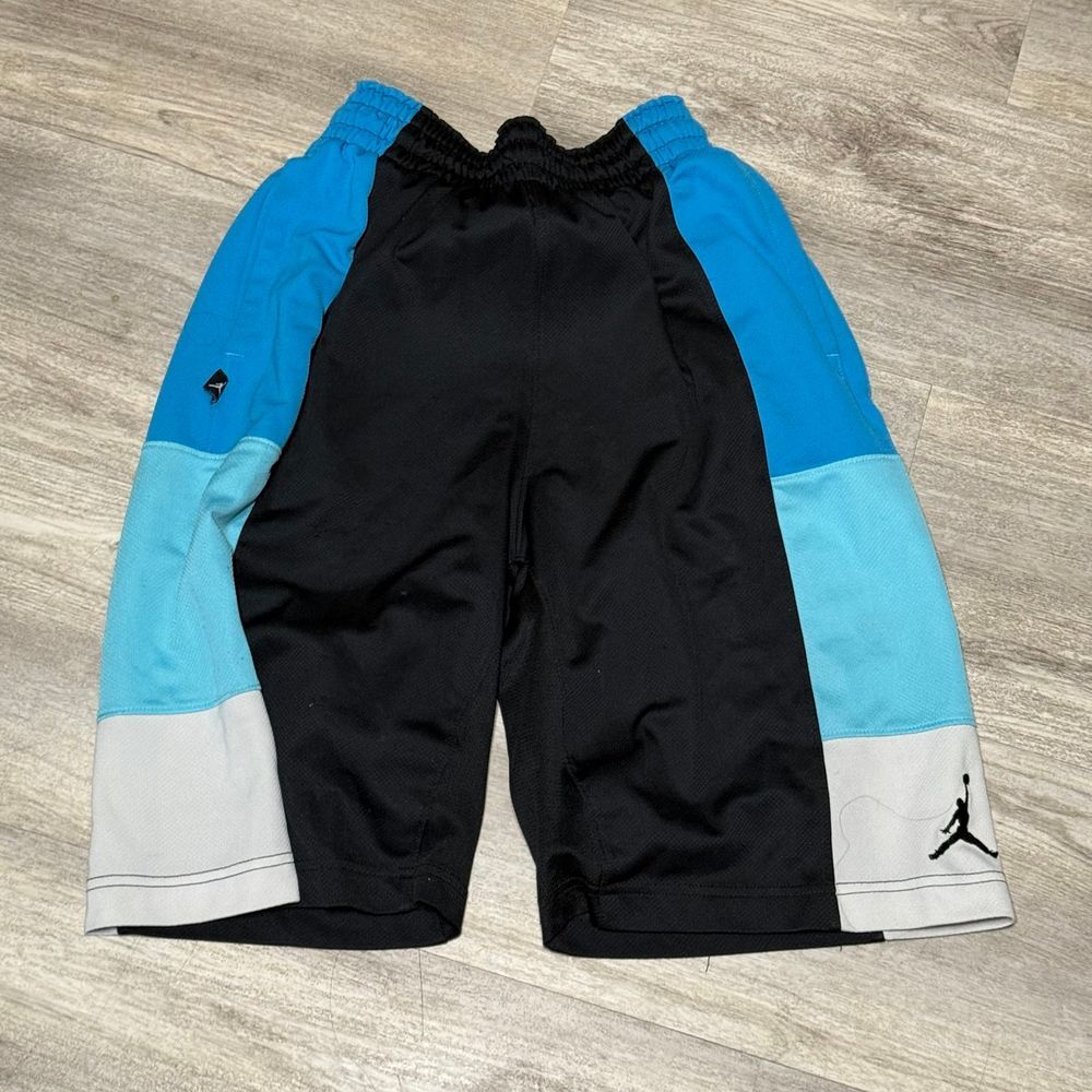Jordan youth small about size 10‎
